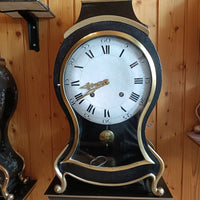 Horloge murale ancienne aux finitions noires et dorées