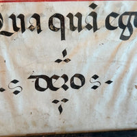 Feuille encadrée d'un antiphonaire, manuscrit enluminé en latin