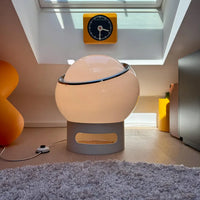 Lampe de table emblématique Big Clan conçue par Studio 6G pour Harvey Guzzini et produite par Meblo