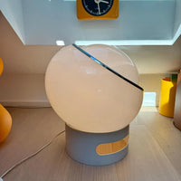 Lampe de table emblématique Big Clan conçue par Studio 6G pour Harvey Guzzini et produite par Meblo