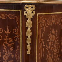Commode antique en bois marqueté