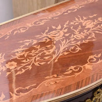 Commode antique en bois marqueté