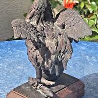 Statuette en bronze représentant un coq liberté