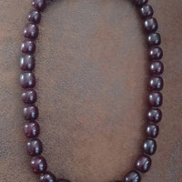 Ancien collier en bakélite rouge cerise