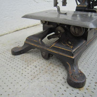 Ancienne machine a coudre manuelle
