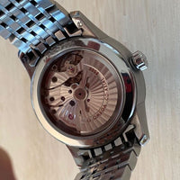 Montre OMEGA De Ville Hour Vision équipée du mouvement Co-Axial