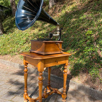 Gramophone PATHE d'époque avec son meuble bas