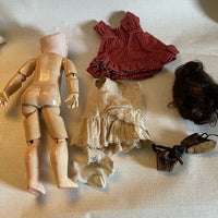 Antique petite poupée