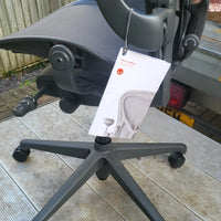 Chaise Herman Miller Aeron remasterisée taille B en graphite
