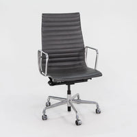 Chaise de bureau exécutive Herman Miller Eames Aluminum Group 2016 en gris