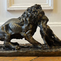 Bronze XIXe signé Fratin – Lion terrassant un sanglier – Sculpture animalière