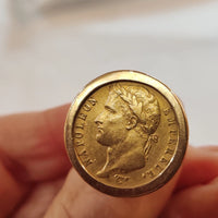 Bague ancienne en or jaune 18 carats avec un Napoléon
