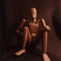 Rare mannequin d’artiste ancien, en bois sculpté et entièrement articulé.