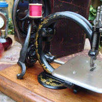 Machine à coudre ancienne et vintage wilcox & gibbs