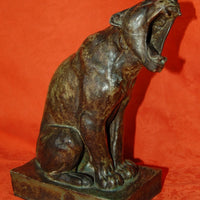 Georges Lucien GUYOT (1885-1972) lionne assise école de POMPON