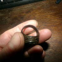 bague rare ww2 originale avec marquages sur les côtés originale