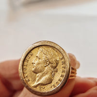 Bague ancienne en or jaune 18 carats avec un Napoléon