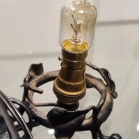 Lampe veilleuse en fer forgé et pâte de verre signé degué