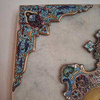 Bénitier mural XIXe siècle en marbre, bronze, doré et émaux cloisonnés