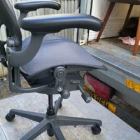 Chaise Herman Miller Aeron remasterisée taille B en graphite