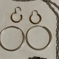 Lots de bijoux anciens en or 18 k et argent massif
