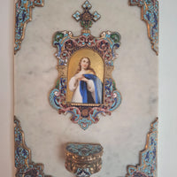 Bénitier mural XIXe siècle en marbre, bronze, doré et émaux cloisonnés