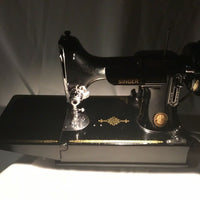 Machine à coudre poids plume vintage singer 221