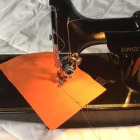 Machine à coudre poids plume vintage singer 221
