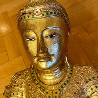 Statue de Bouddha thaïlandaise en position de méditation Dhyana Mudra