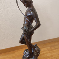 Statue en bronze du XIXe siècle représentant David vainqueur de Goliath,