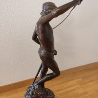 Statue en bronze du XIXe siècle représentant David vainqueur de Goliath,