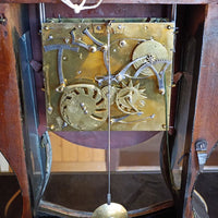 Horloge murale ancienne aux finitions noires et dorées