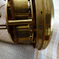 Pendule de commode datant d'environ 1850