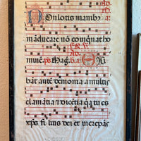 Feuille encadrée d'un antiphonaire, manuscrit enluminé en latin
