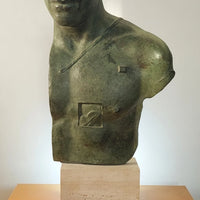 Sculpture en bronze d’asclépios