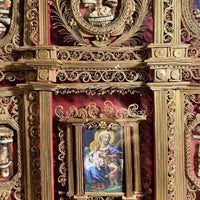 Reliquaire du XVIIIe siècle façon retable aux 21  reliques