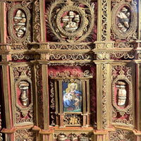 Reliquaire du XVIIIe siècle façon retable aux 21  reliques