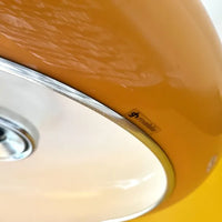 Lampe suspension OVNI emblématique de l'ère spatiale Harvey Guzzini des années 1970