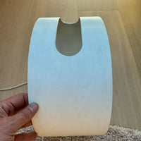 Lampe de table emblématique Big Clan  conçue par Studio 6G pour Harvey Guzzini et produite par Meblo