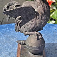 Statuette en bronze représentant un coq liberté