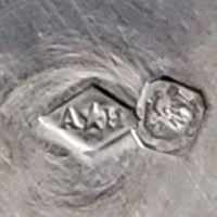 Tasse et sous tasse en argent massif