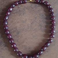 Ancien collier en bakélite rouge cerise