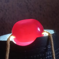 Ancien collier en bakélite rouge cerise
