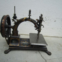 Ancienne machine a coudre manuelle