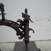 Ancienne machine a coudre manuelle