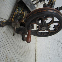 Ancienne machine a coudre manuelle