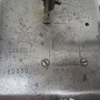 Ancienne machine a coudre manuelle