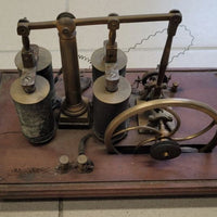 Machine à moteur électromagnétique ancien