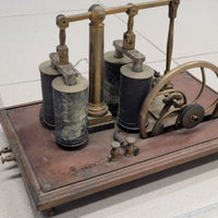 Machine à moteur électromagnétique ancien
