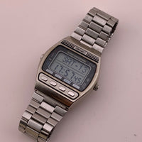 Montre à quartz vintage authentique
